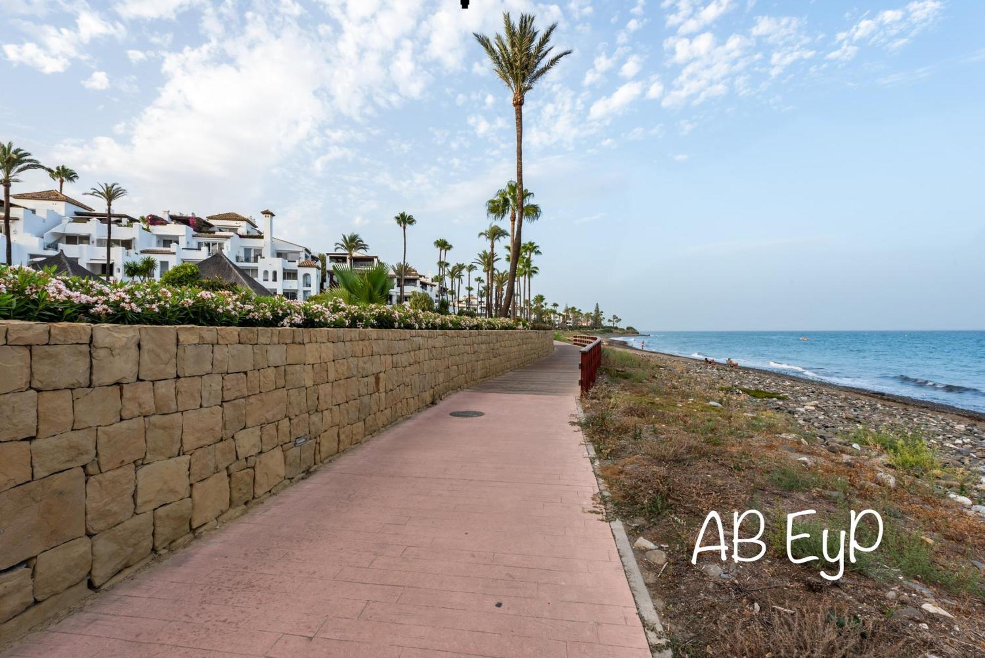 Alcazaba Beach Apartment Estepona Esterno foto