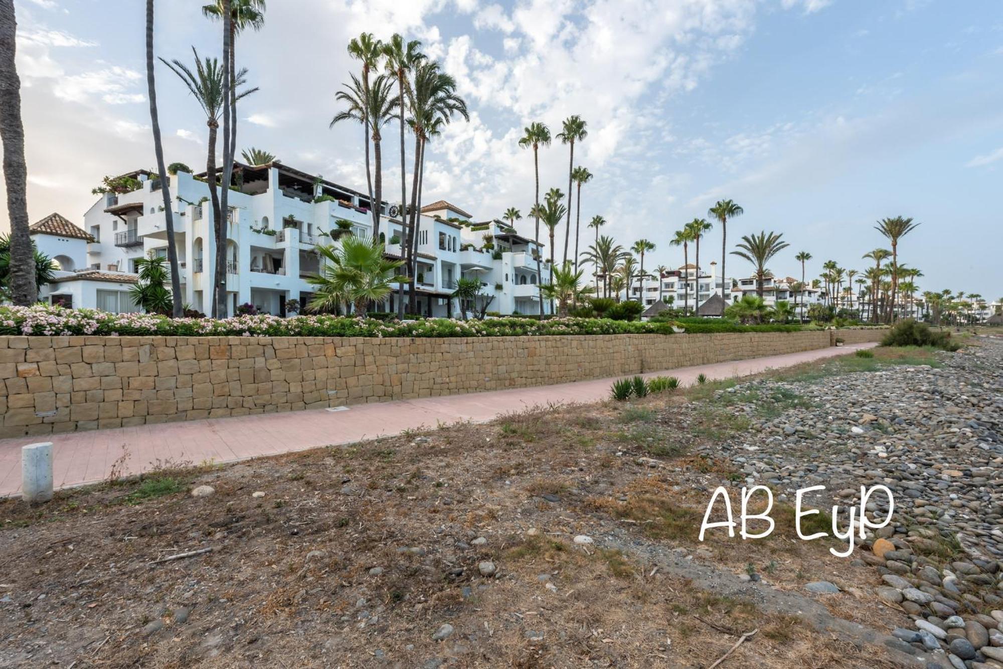 Alcazaba Beach Apartment Estepona Esterno foto