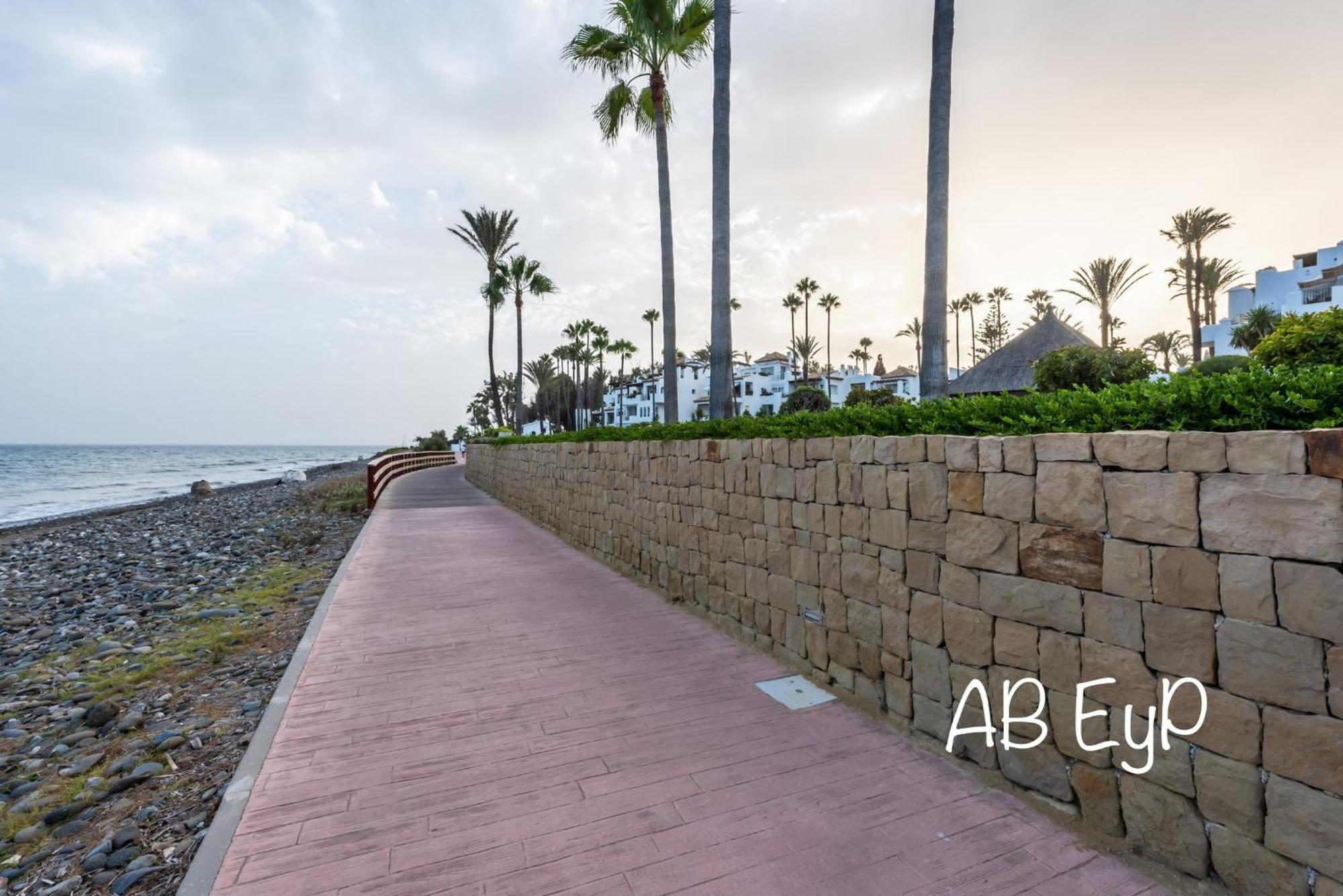 Alcazaba Beach Apartment Estepona Esterno foto
