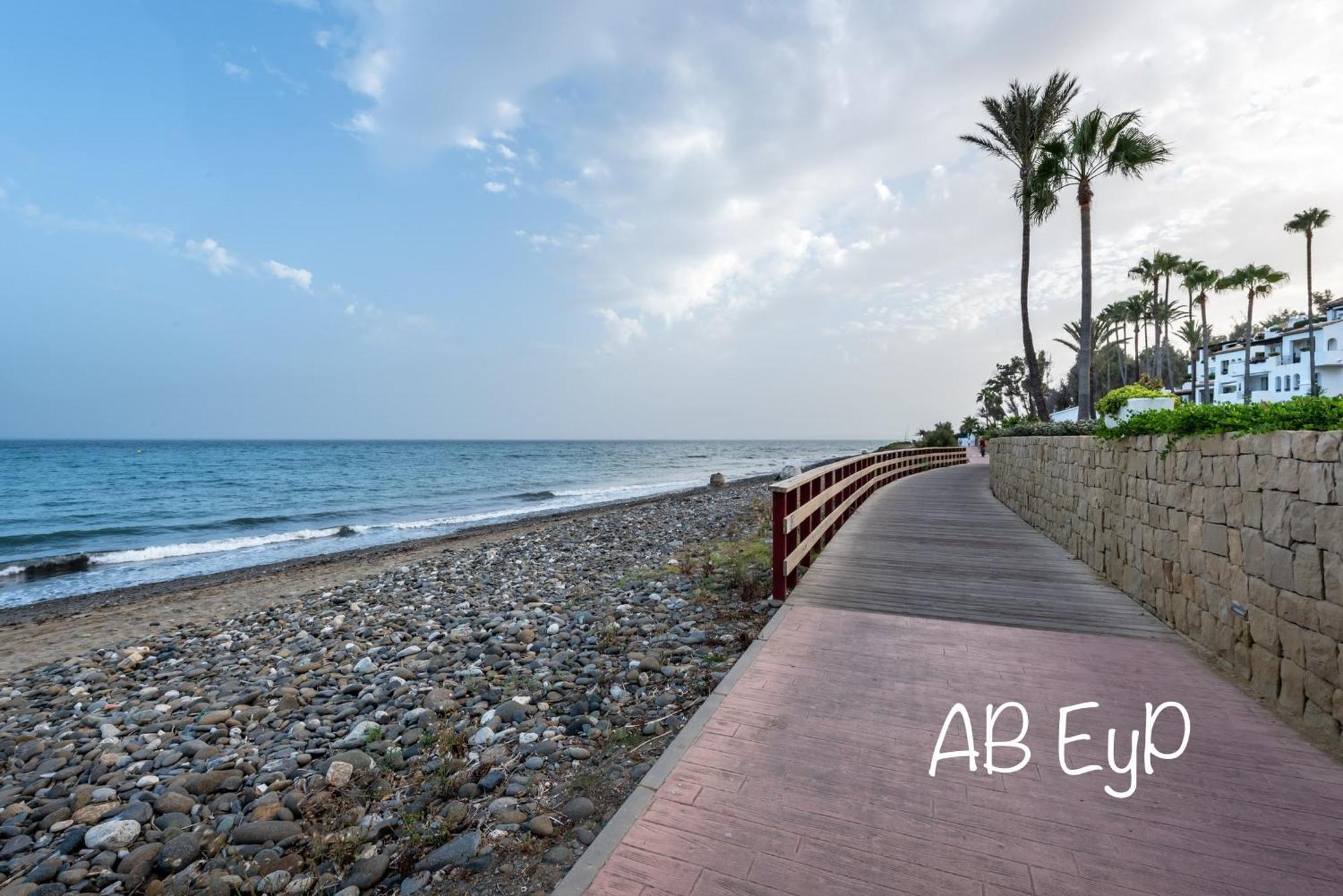 Alcazaba Beach Apartment Estepona Esterno foto